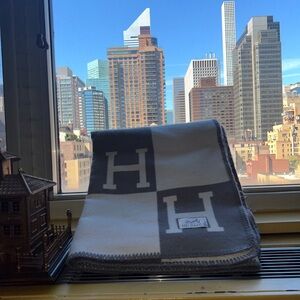 Vintage Hermès Gray and White Blanket